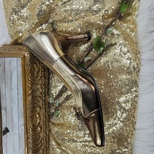 NWOT, Annie, Tri-color gold shoes size 7M